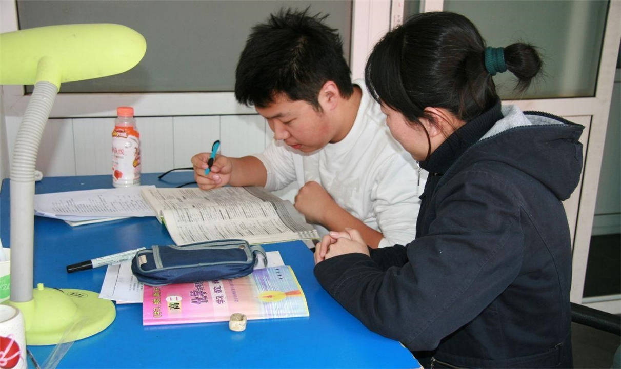 妈妈我喜欢补习老师美女大学生当家教引出了孩子性启蒙