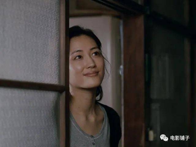 绫濑遥《海街日记》剧照 后者高桥一生,则多次斩获配角奖项.