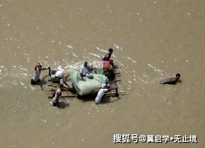 洪水袭来,农民只救了妻子,孩子却被淹死是为何?