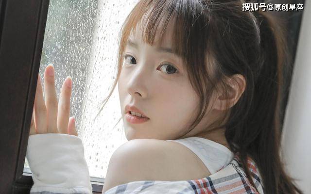 水瓶座水瓶座的人非常傲娇,他们个性高冷,温柔细腻,在生活中属于最