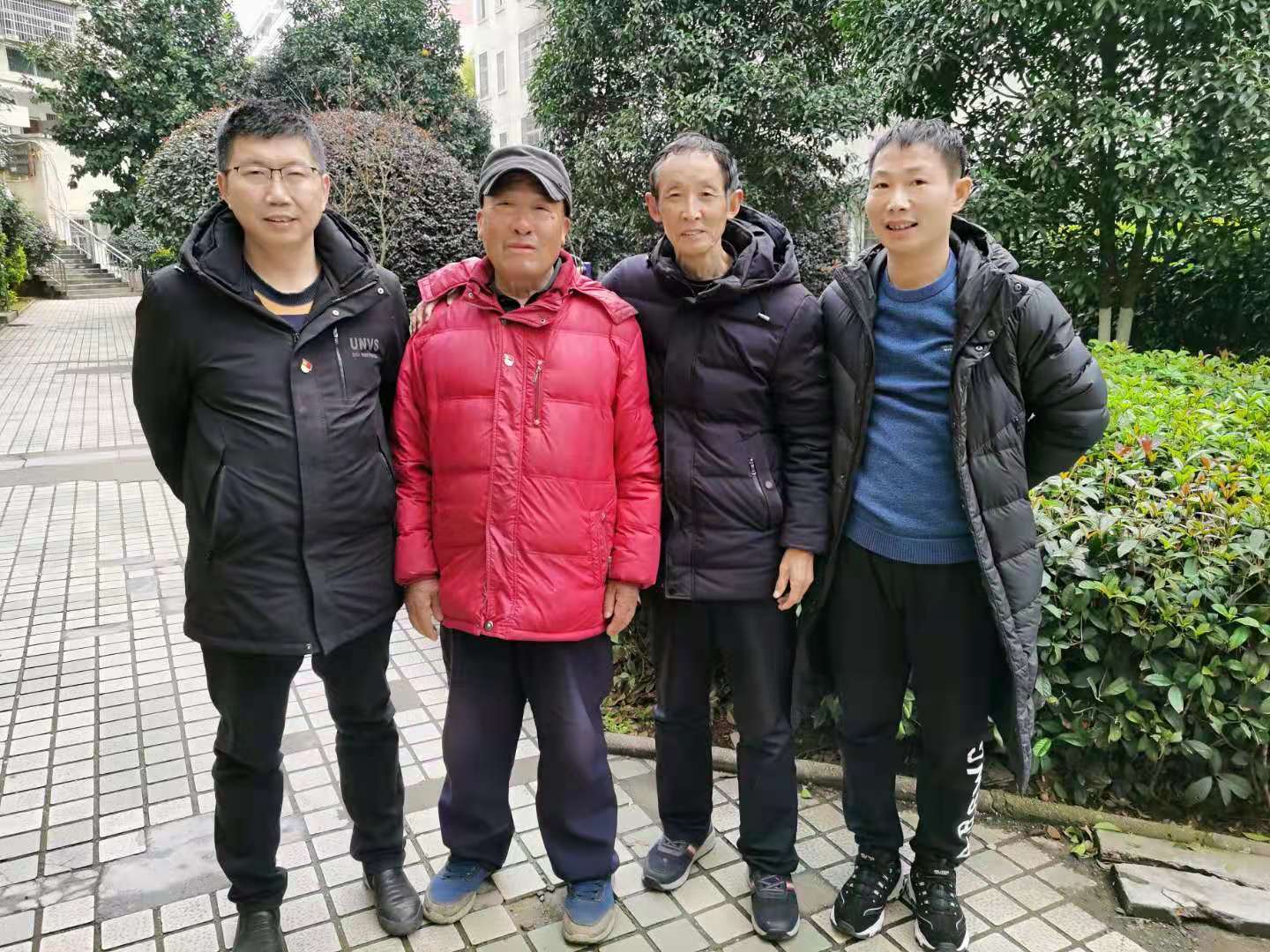 津市三中情系老教师新春送温暖