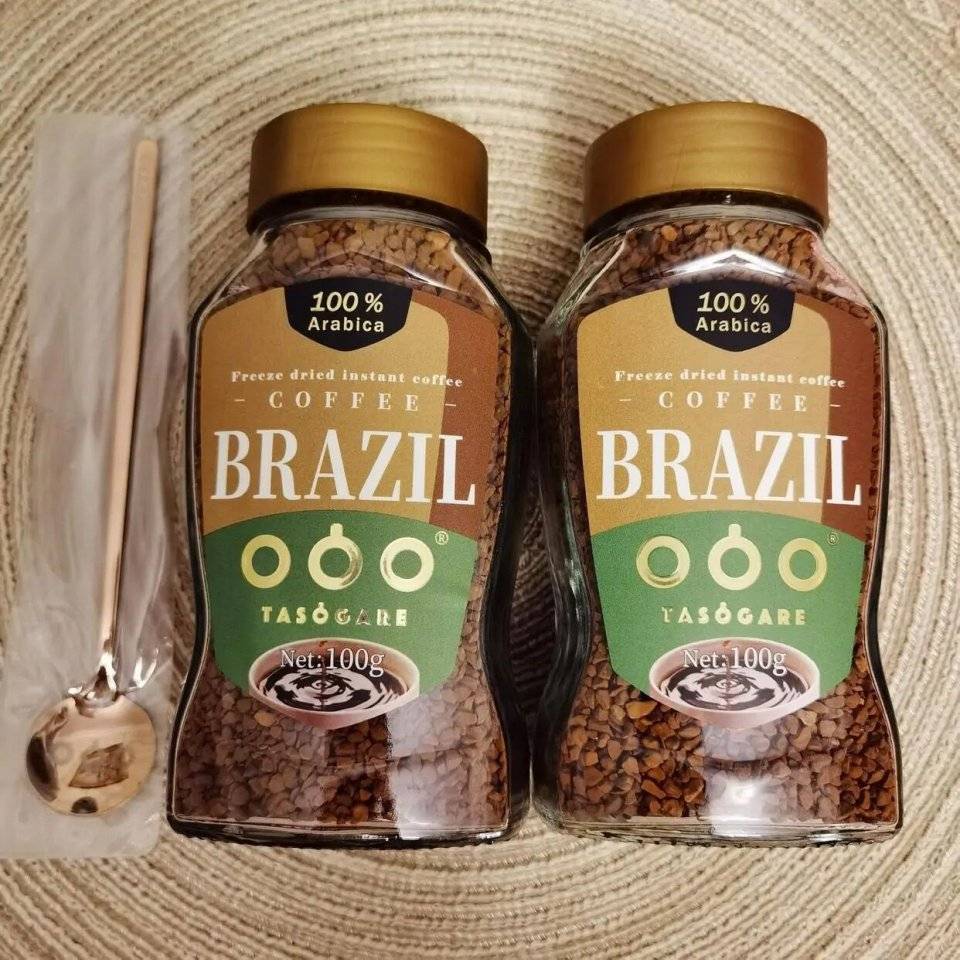 嘴角不自觉地微微上扬,幸福感满满~慵懒的午后,一个人坐在阳台的竹椅