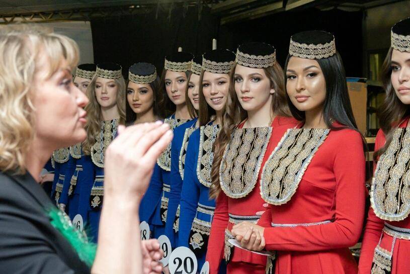 无惧病毒肆虐,俄"鞑靼斯坦小姐"选美赛照常举行,颜值绝对在线_喀山