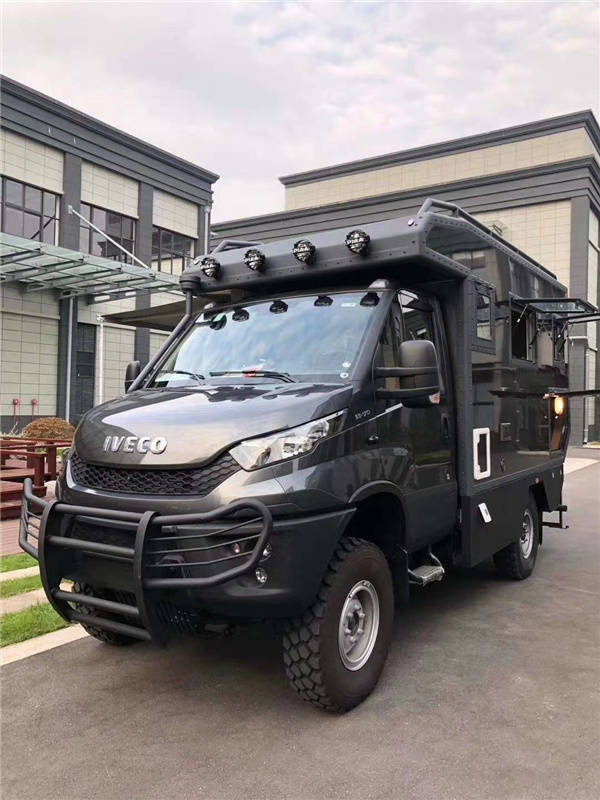 进口依维柯4x4越野房车三把差速锁勇于面对一切路况
