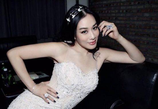 杜淳晒神秘妻子背影,网友吐槽像李小璐,圈内浪子为何