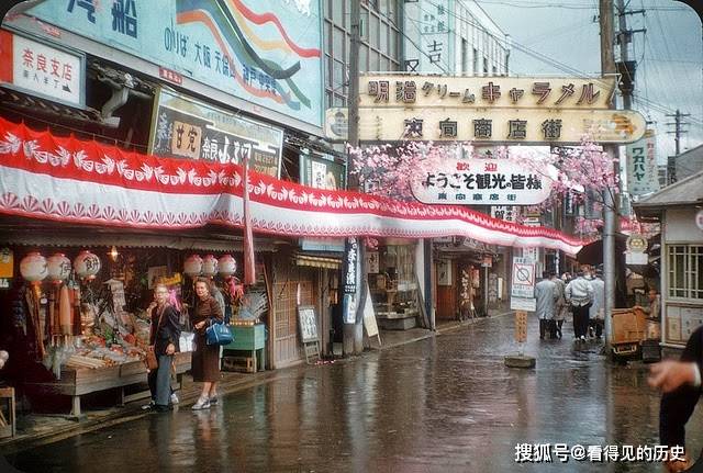 这一组彩色老照片,是上世纪五六十年代日本的老照片.