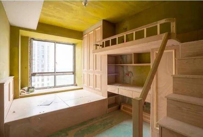 花8千块木工做上下床,还是第一次见这种床,连衣柜书桌