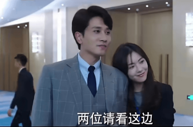 胡一天大长腿能有多高李一桐和他搭戏垫20cm箱子心酸又好笑