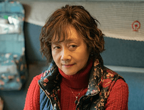 她作为 已经退休且近70岁高龄的女演员来说,她 已经5年没有演戏了.