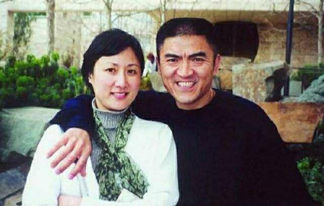 喝墨水,吃粉笔,吞大头钉,连吃39根冰棍,袁苑为何如此"直楞?