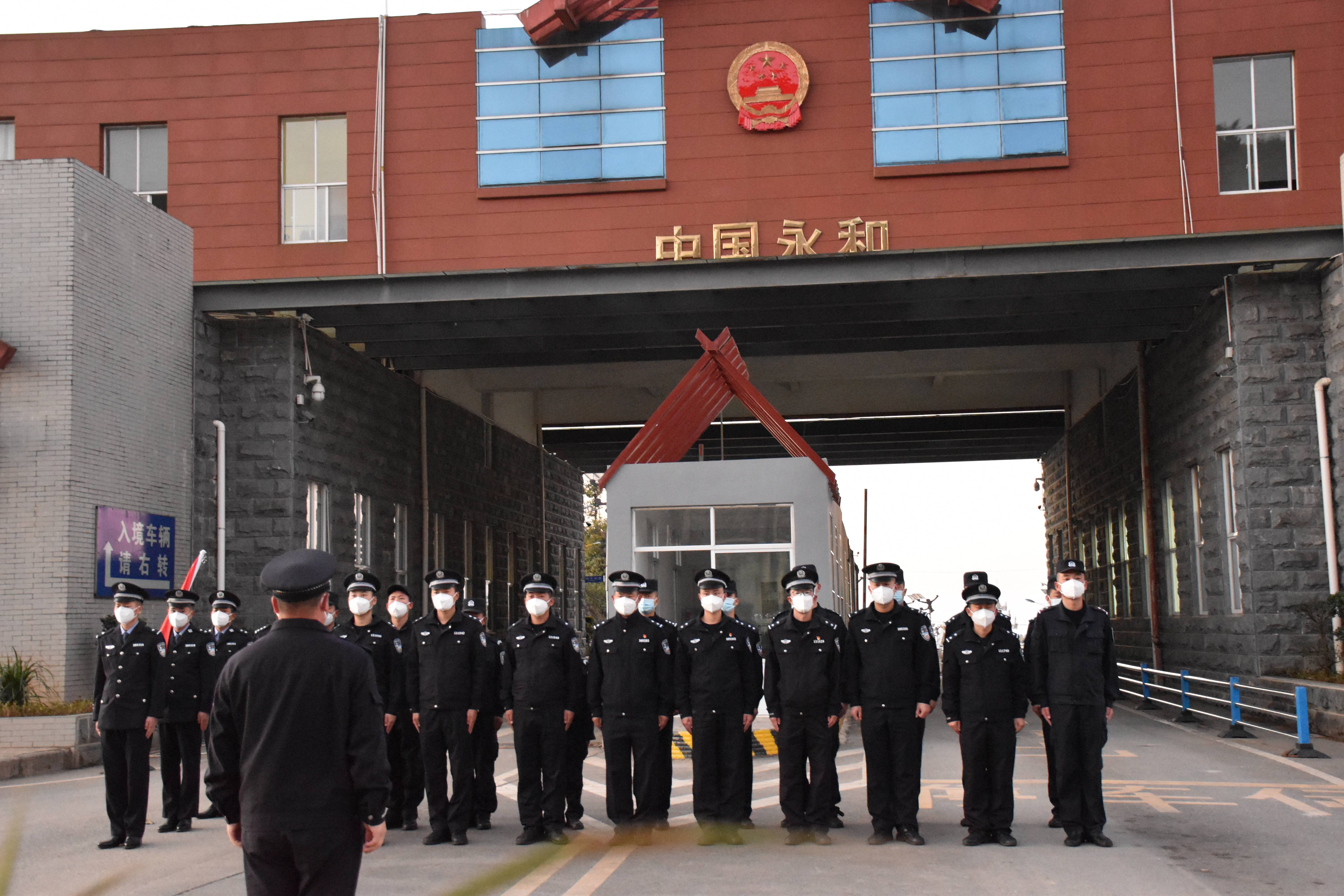 清水河出入境边防检查站永和分站举行新年升旗仪式