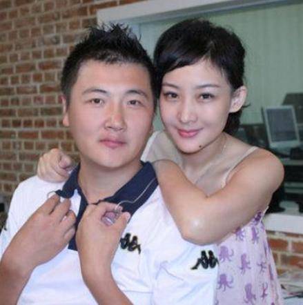 经历三段感情,曾是买红妹挚爱,今一家6口住100平米700