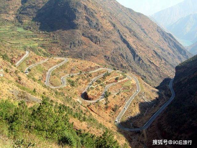 云南山路十八弯一不小心就整翻这里还曾是张艺谋电影的取景地