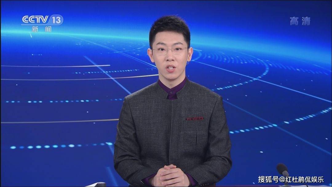 《新闻1 1》组平时一直朴素低调的《新闻1 1》主持人董倩,难得见她穿