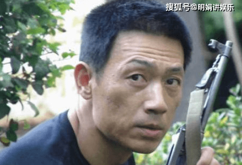 出道多年没有名气,做主持人收获好评,如今独自将儿子抚养成人