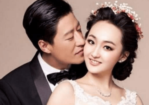 后来于震和方柏霓离婚,离婚后没多久就娶了比自己小10几岁的女演员