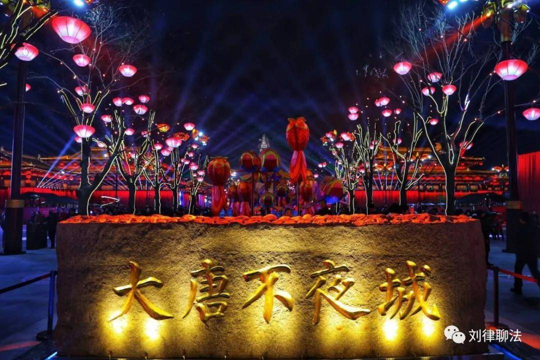 据悉,大唐不夜城的不倒翁表演者是从100多名演员中选拔出来的,女性