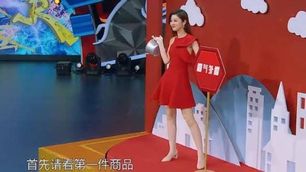 "王牌女郎"费费:真实身份并不简单?