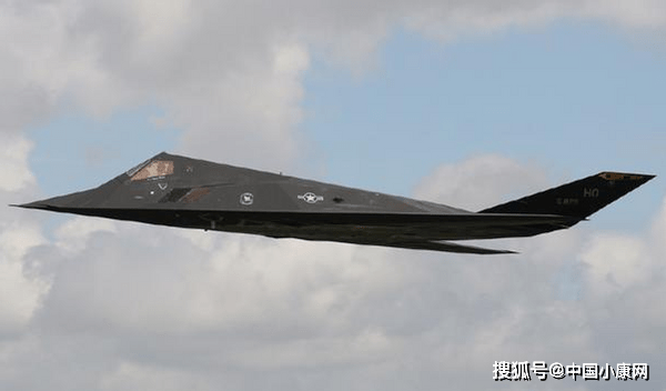 f-117"夜鹰"战斗机:美军第一款隐身战机,被击落后黯然退役