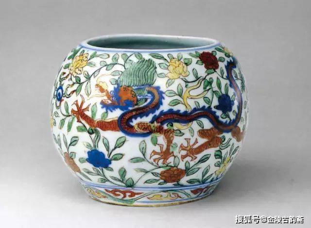 明万历 五彩穿花龙纹水丞 故宫博物院藏