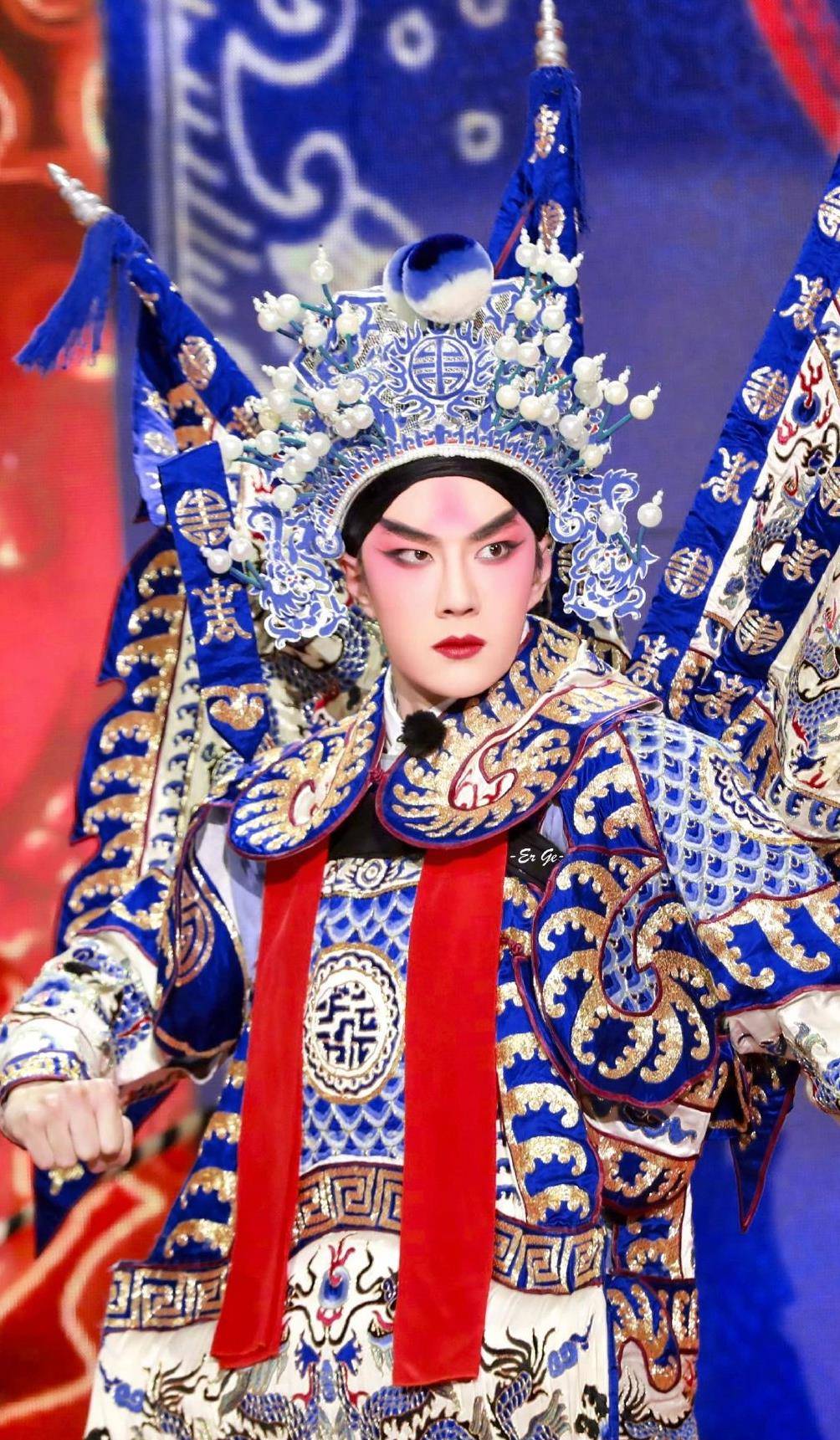 王一博京剧壁纸来一波,神秘的眼神绝美的侧颜,充满戏剧张力!