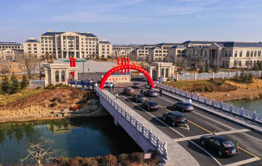 荣成新三中投用一座开轩面海的美丽硬核校园
