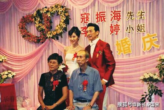 66岁寇振海的45岁妻子近照曝光,忘年恋结婚14年恩爱如初