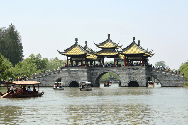 扬州有一座"中国最美的桥,五亭桥扬州市的地标建筑