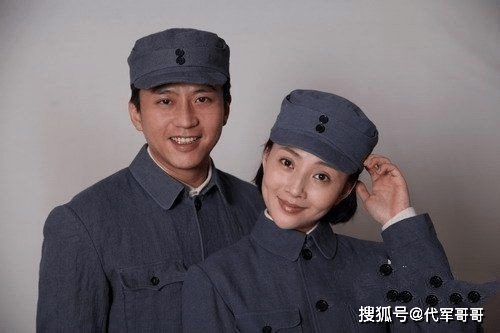 殷桃还和邓超合演过电视剧《延安爱情》.