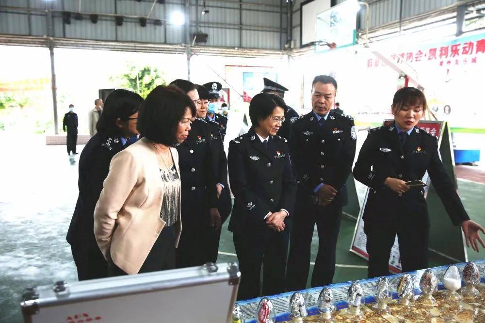 警心向党市禁毒办常务副主任,市公安局禁毒支队长姜盈杰,市公安局妇委