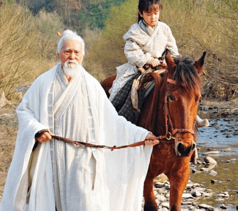 83岁"最帅大爷"王德顺,和"助理"美妻恩爱51年,今拍戏很幸福