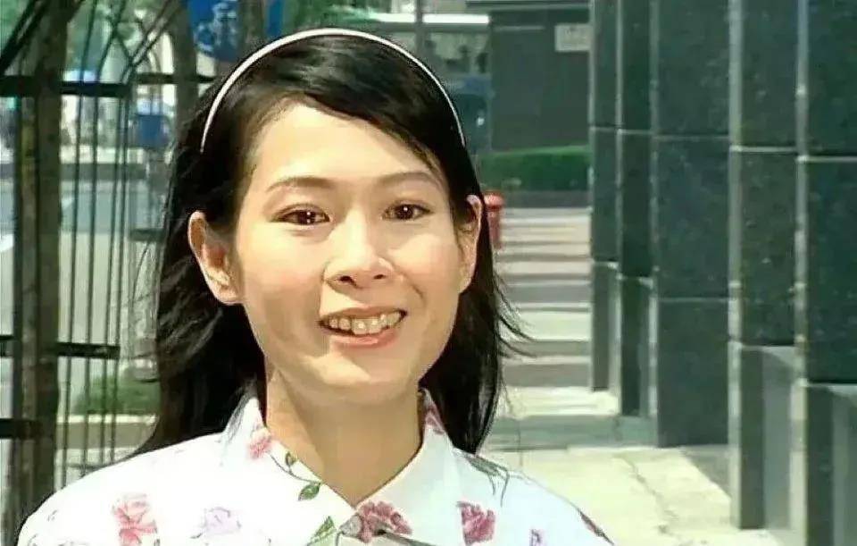 原创《粉红女郎》被糟蹋成什么样了?钢铁万人迷,男人婆御姐又辣又撩