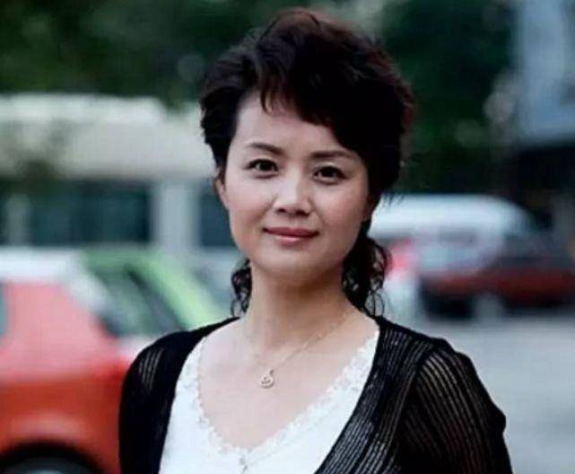 国家一级演员茹萍,33岁带7岁女儿嫁二婚老公,今53岁幸福不