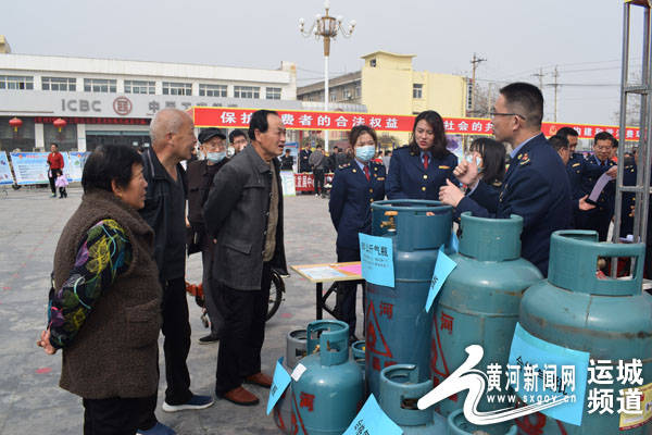 万荣县举行315国际消费者权益日宣传活动_史志国