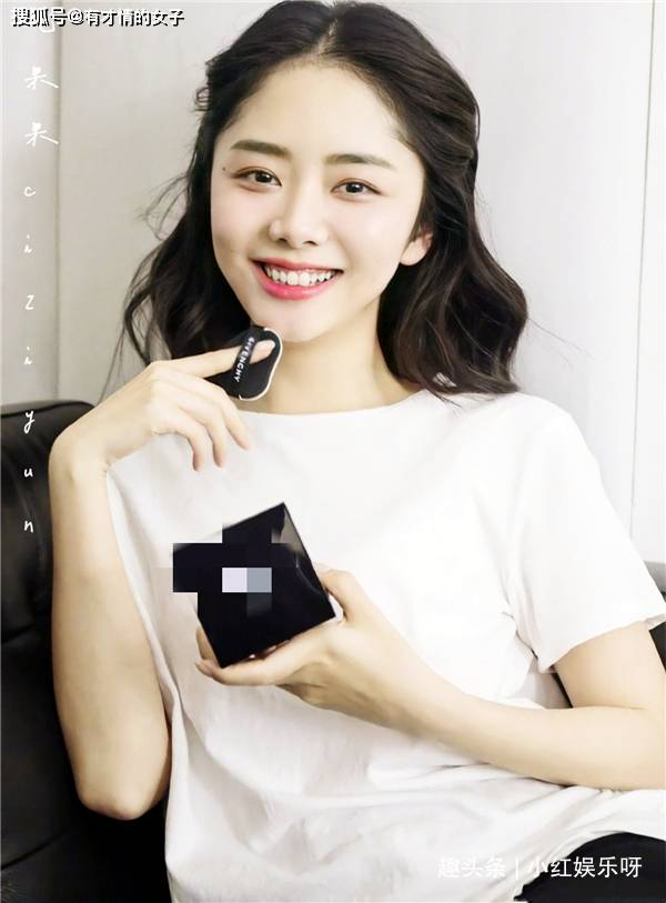 原创2021年火起来的5位明星,张小斐不算啥,他才是真正的黑马!