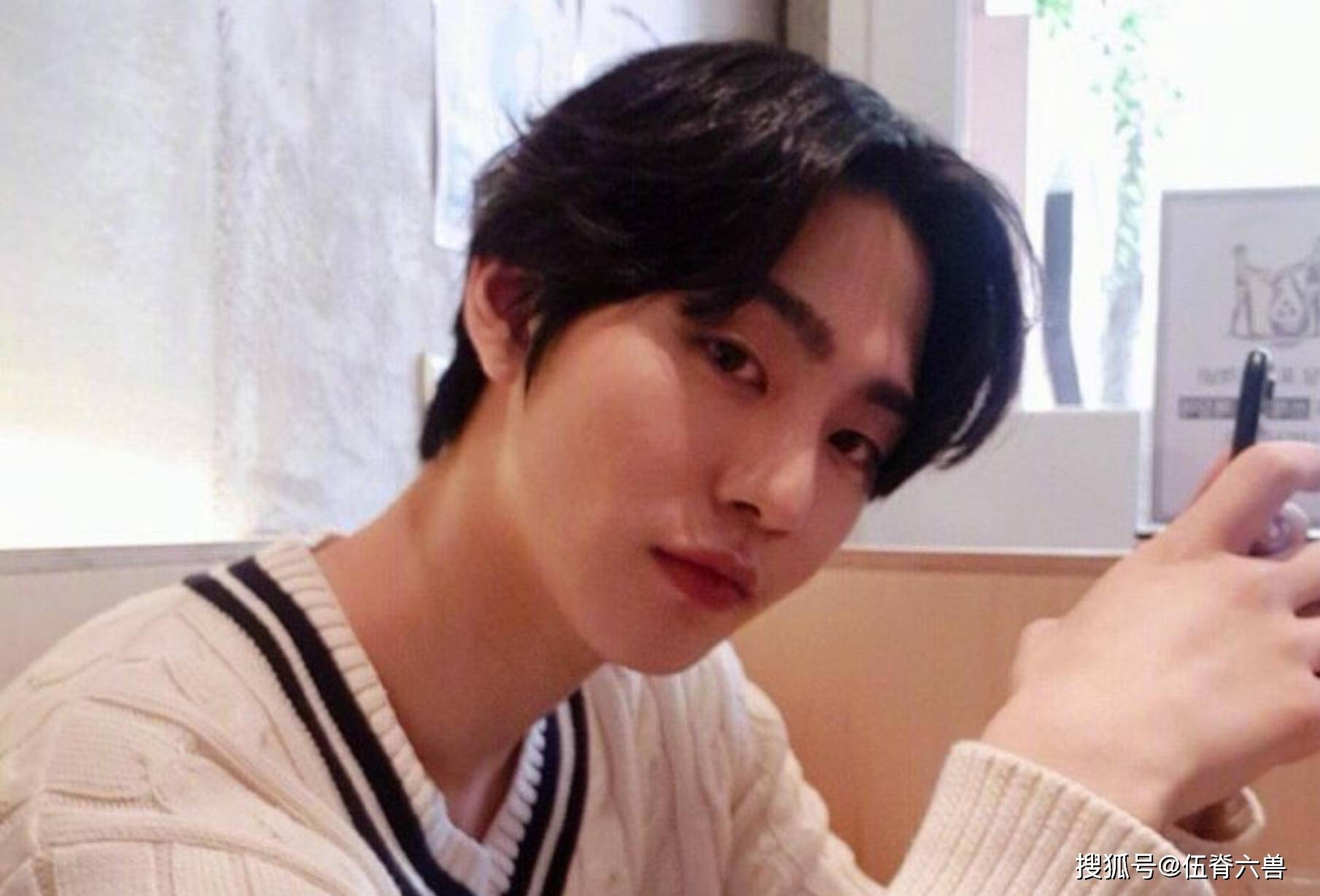 酷似南柱赫的安孝燮曾经接到过jyp公司的电话,并且还一度与男团got7的