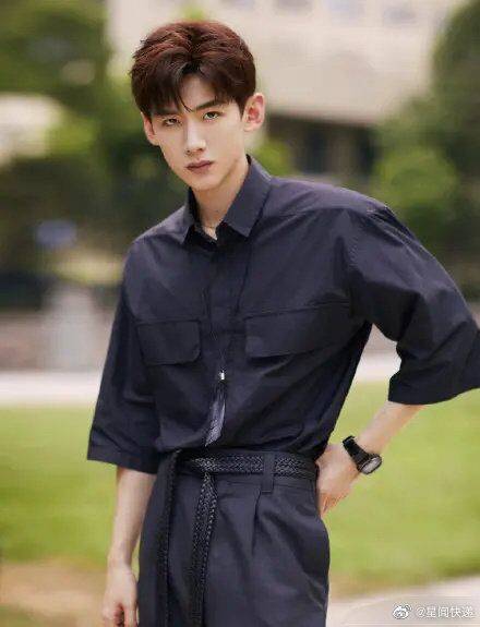 白敬亭少年感男人味幽默感都有好绝一男的你是何时入的坑