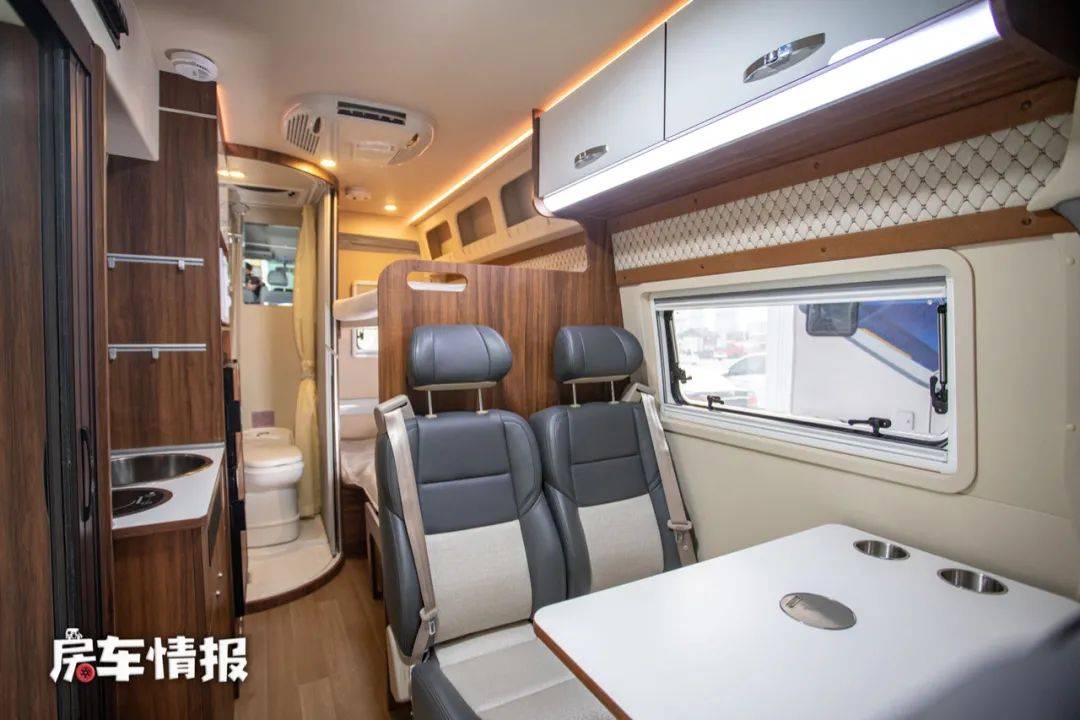 宇通b310房车适合老两口20t自动挡20多万满足衣食住行