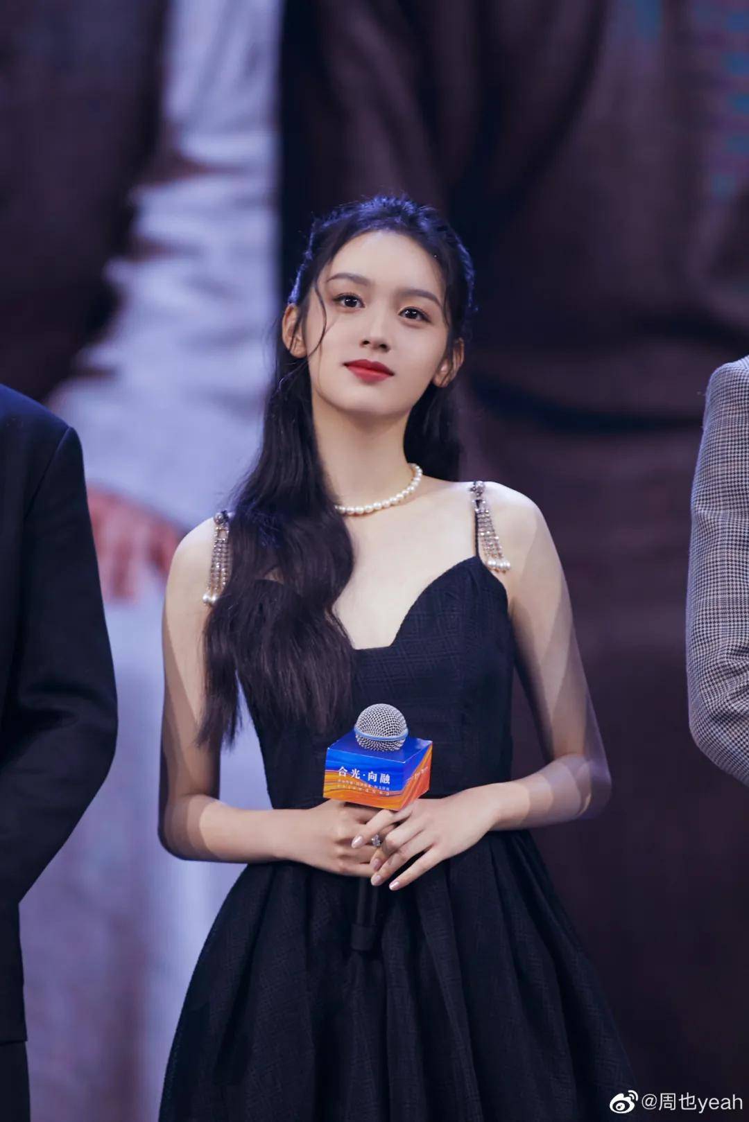 元气少女周也和30岁的谭松韵,你喜欢哪位演员呢?