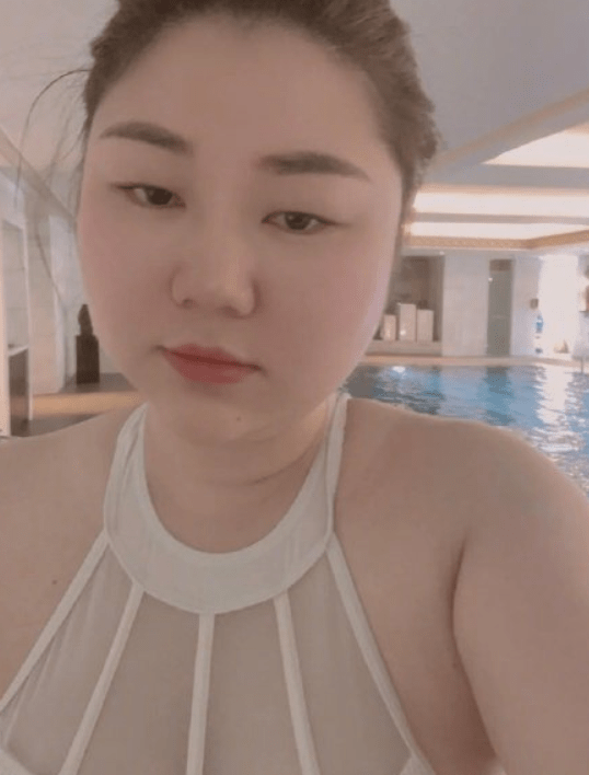 杨天真自信晒"丰满"泳装照,网友:这才是自信的女王