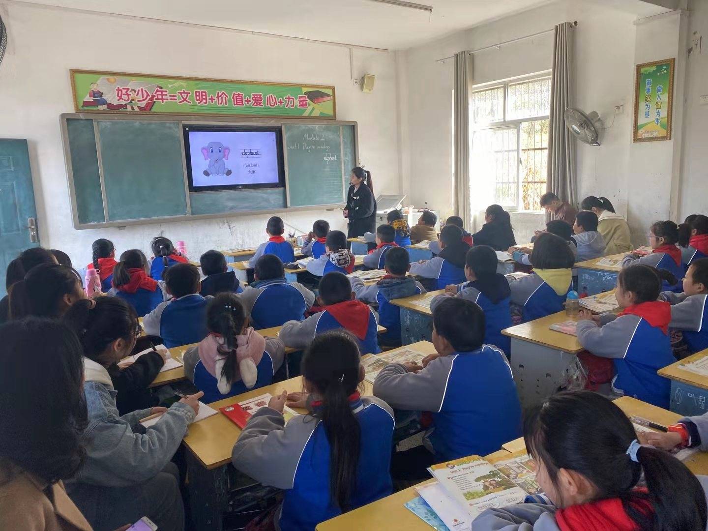 英山"送课下乡"活动充电乡村小学课堂_教学