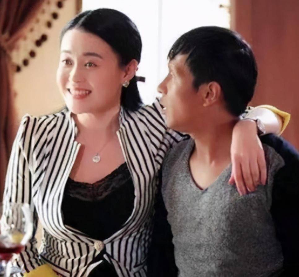 原创38岁关婷娜近照太美似少女,多次出演赵本山娇妻,30万手镯吸眼睛