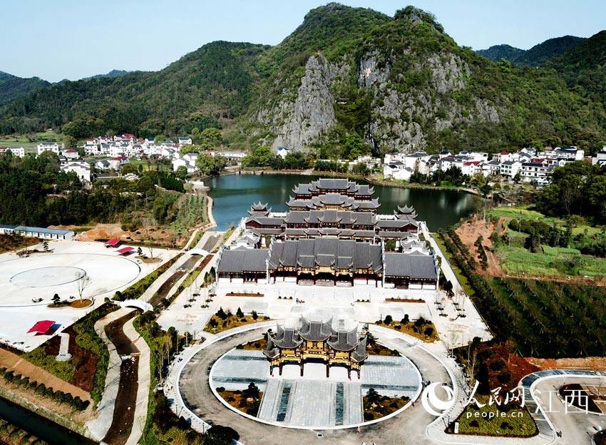江西首座最大水上古戏台建成竣工