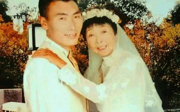 东北小伙李玉成:27岁娶59岁二婚老太,和父母决裂,24年