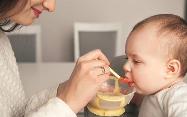 四个月喂辅食和六个月喂辅食的宝宝有什么区别,表现明显吗？