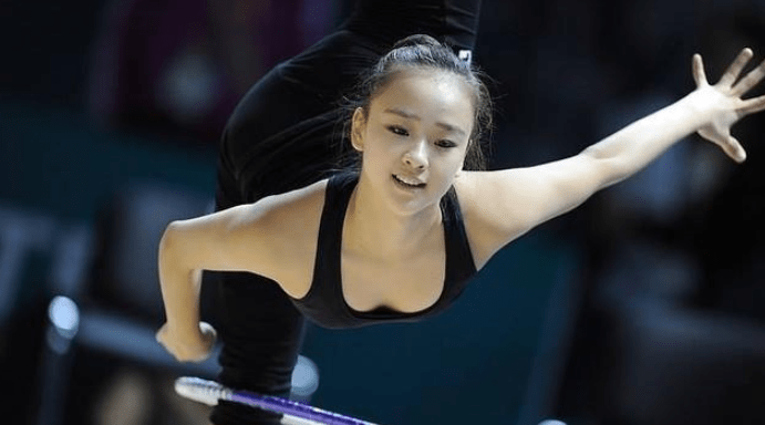 韩国第一体操美女孙妍在,曾公开示爱宁泽涛遭拒,25岁