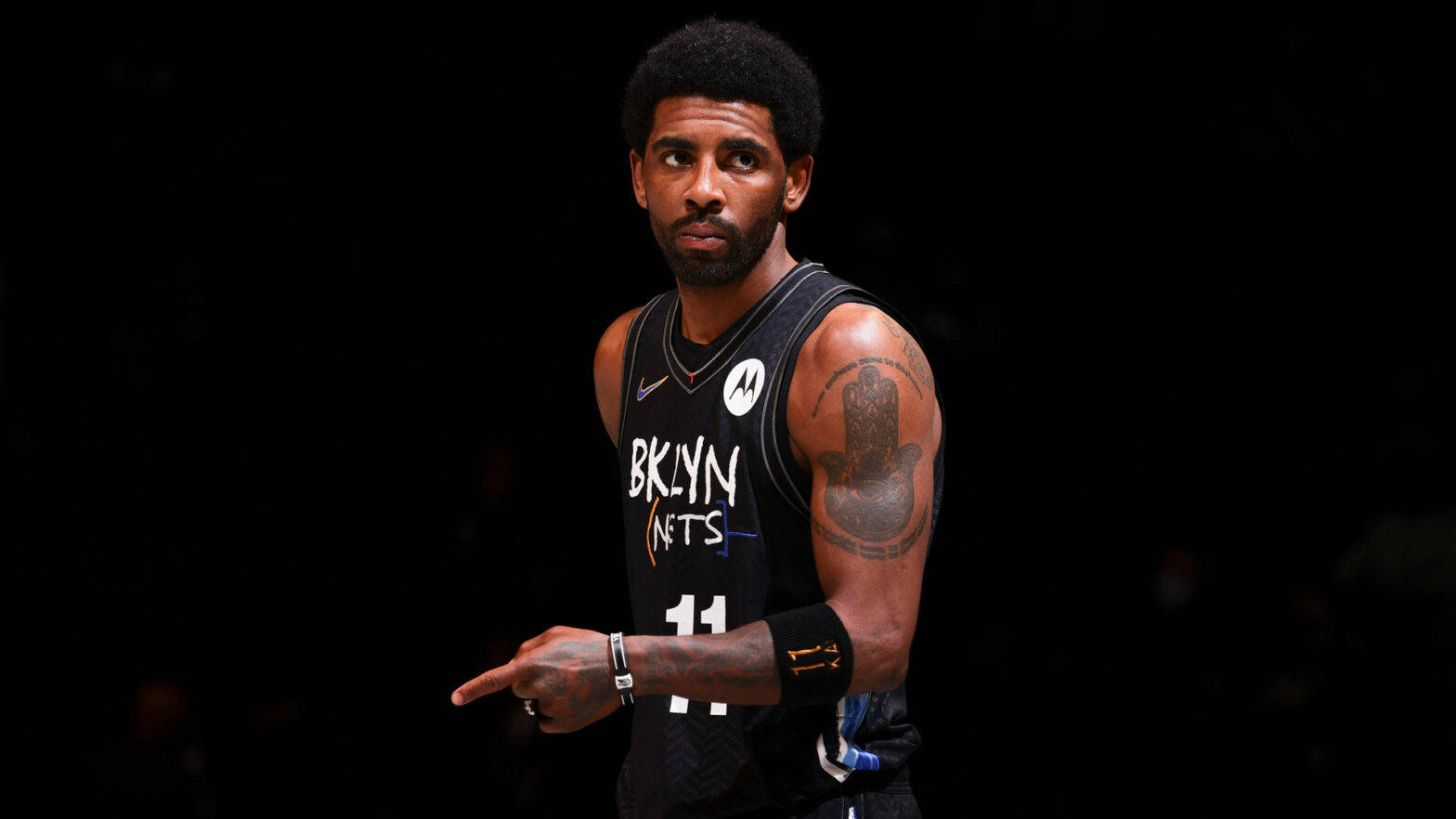 kyrie Irving,kyrie irving11手环 凯里·欧文(kyrie irving)在缺席三场比赛后将在周一重返篮网.