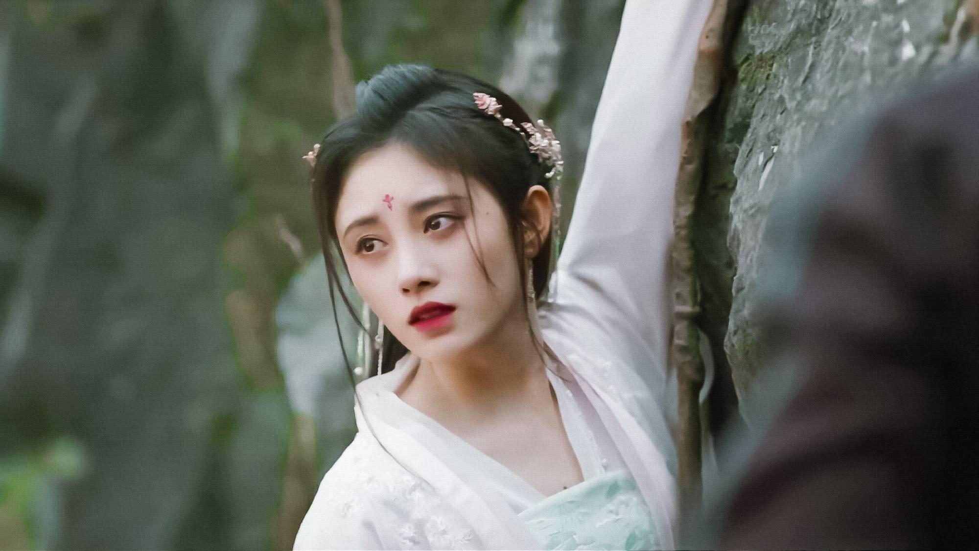 鞠婧祎无刘海造型,网友说撞脸张哲瀚,这个颜值还是五千年美女吗