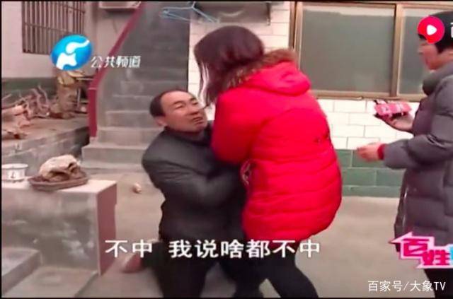 妻子嫌丈夫不善言辞要死要活闹离婚,丈夫下跪一家人求情都不管用