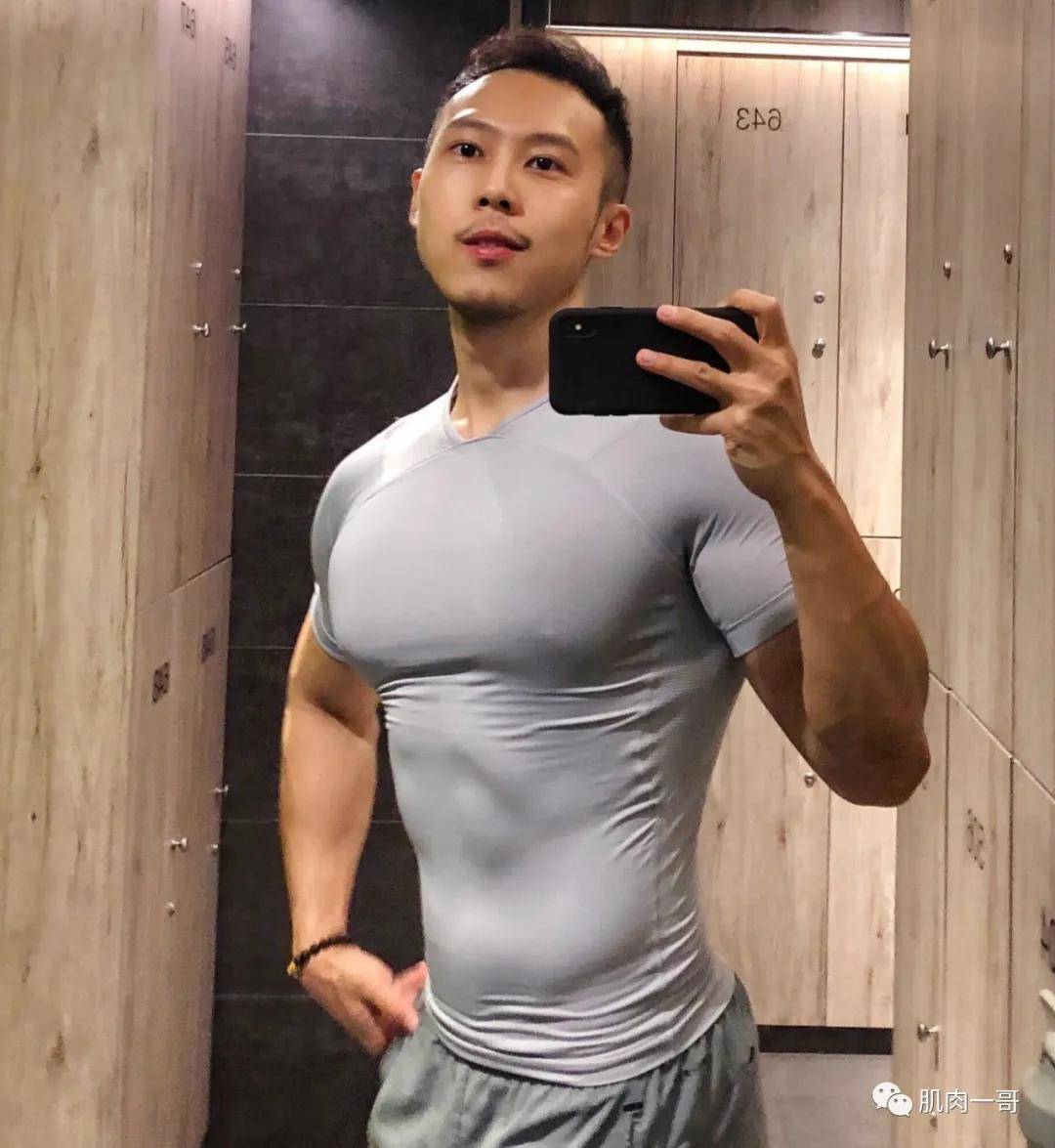 26岁深圳教练引发舔屏这胸肌是真实存在的吗